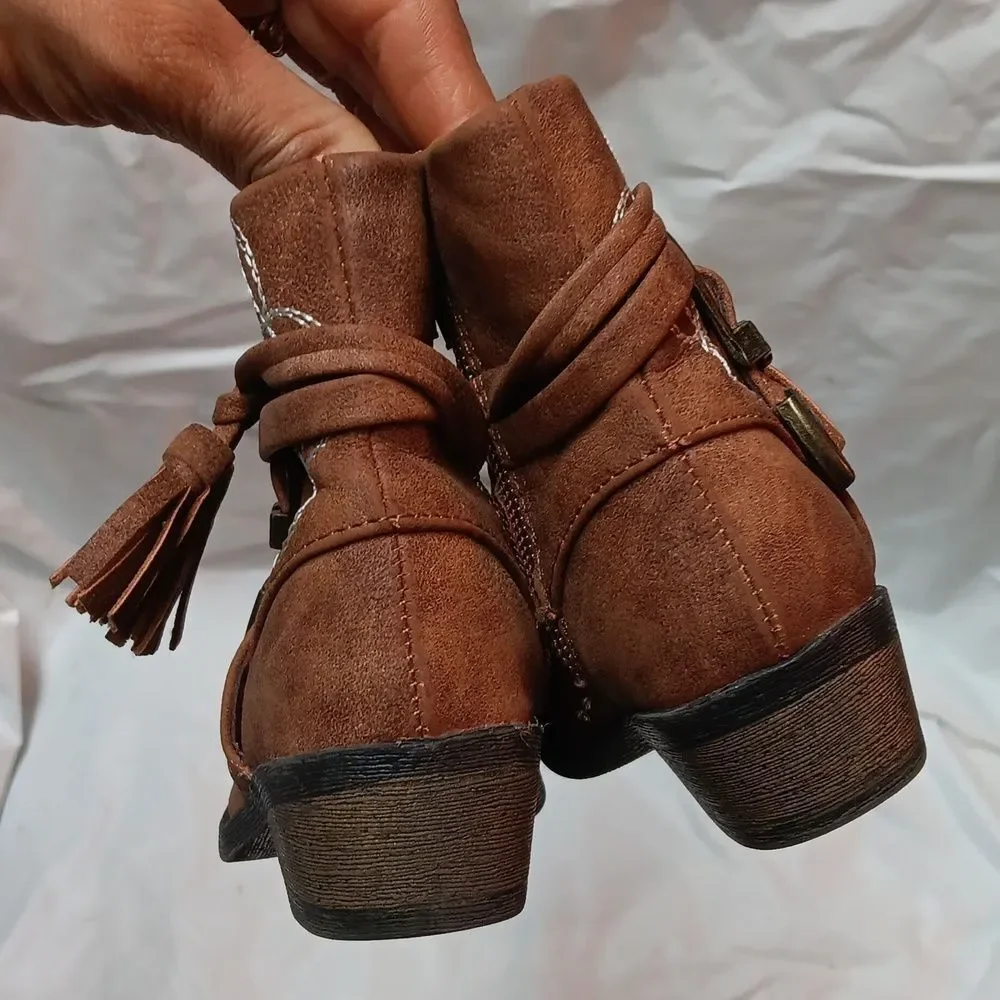 Madden Girl Mini Cowgirl Tan Suede Ankle Boots with Embroidery Size 6